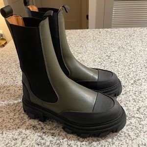 Mid Chelsea Boot in Kalamata Ganni 39